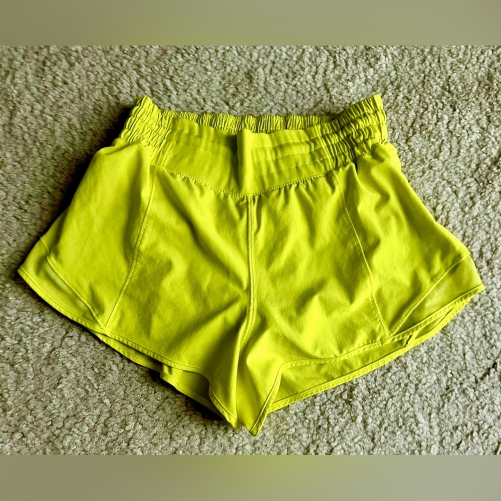 Lululemon Hotty Hot High-Rise Lined
Short 2.5"  Sonic Yellow - Size 4